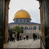 بعد أربعين يوماً من الإغلاق.. المصلّون يعودون إلى المسجد الأقصى