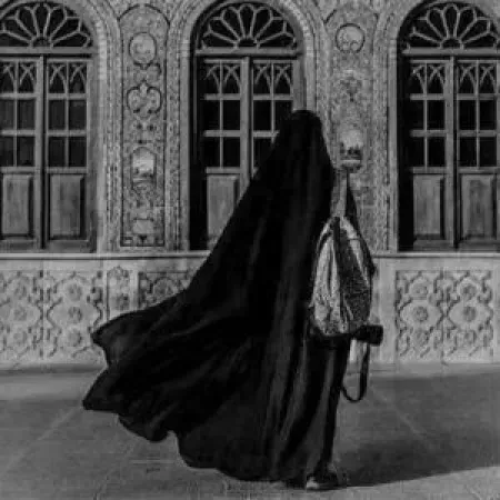 المرأة المسلمة وبناء الأجيال في زمن الانهيار القيمي