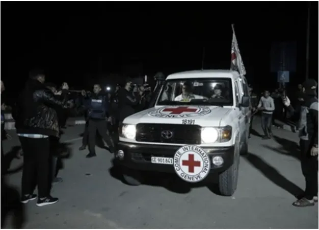  الإحتلال الصهيوني يفرج عن 4 أسرى من قطاع غزة