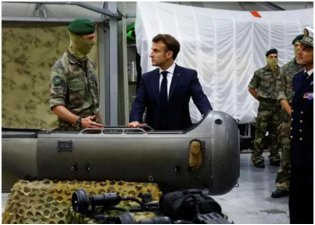 ماكرون يدفع نحو تعبئة عسكرية شاملة بسبب التوترات العالمية