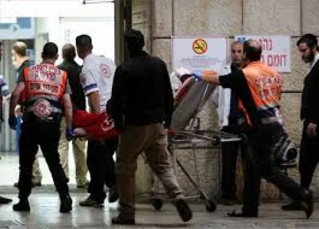 إصابة مستوطنَين واستشهاد منفّذ عملية طعن في مستوطنة "عطيرت" شمال رام الله