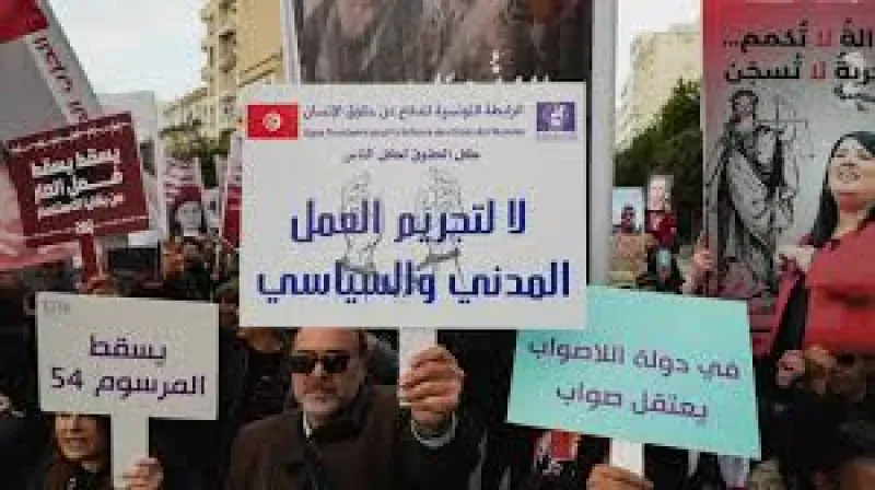  مواجهات بين الشرطة التونسية ومتظاهرين في القيروان